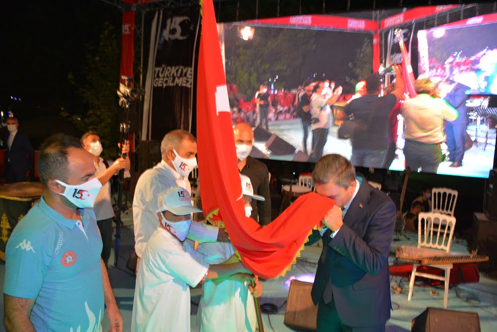 Gençler '15 Temmuz Şehitleri Anma ve Demokrasi Sancak Koşusu’ düzenledi