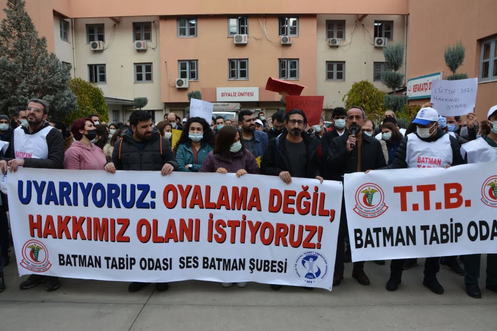 Batman'da hekimler özlük hakları için bir günlük grevde