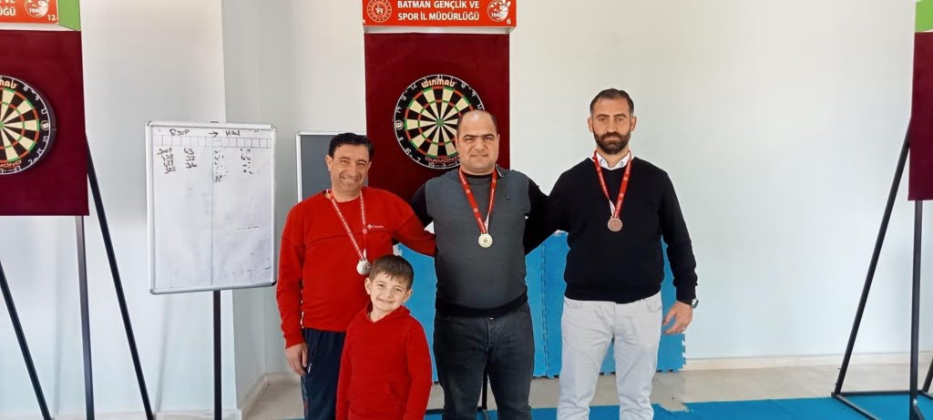 76 sporcu ile dart turnuvası gerçekleştirildi