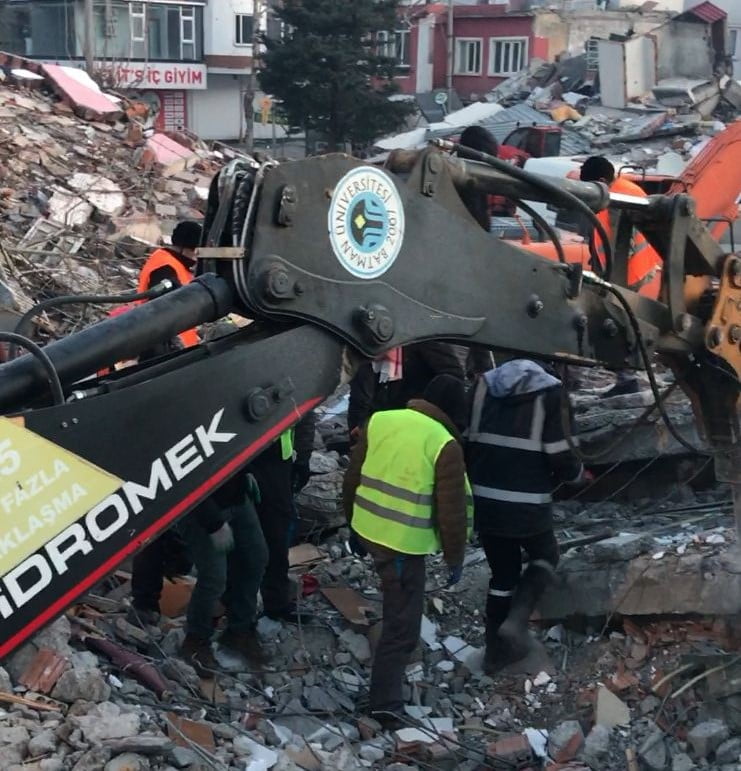 Batman Üniversitesi'nden depremzedeler için yoğun çaba