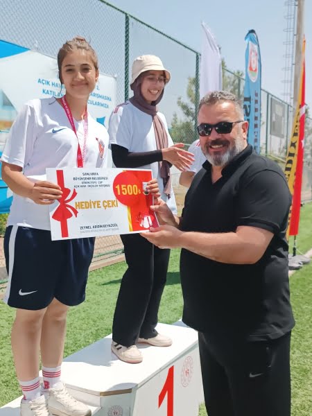 Batman Belediyesi 1955 Belediyespor Kulübü sporcuları Ayşenur Güney, okçuluk turnuvasında şampiyon oldu