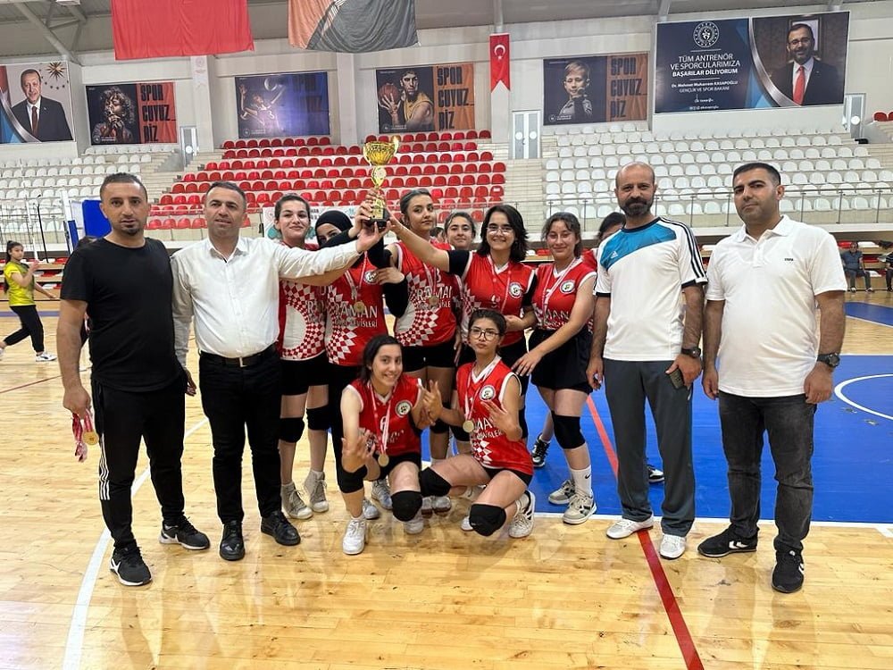 VOLEYBOL B KIZLAR 1