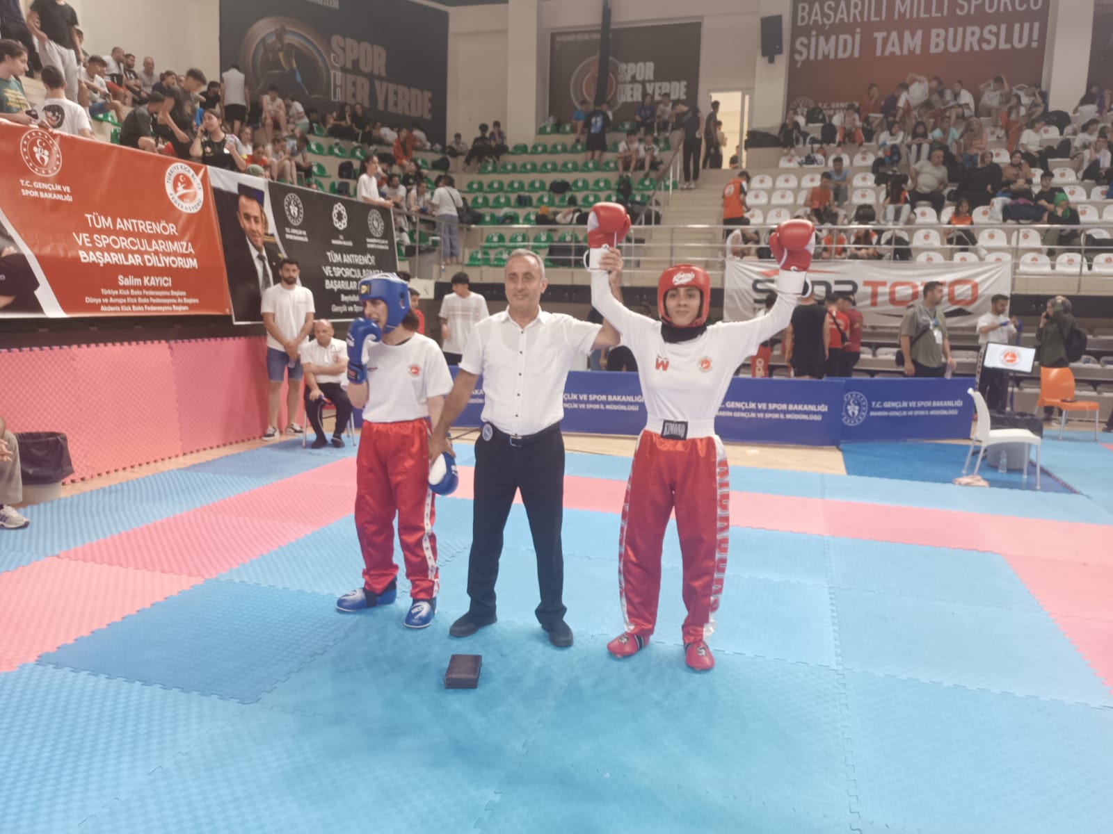 Kick Boks şampiyonasında Batmanlı sporcular fark attı