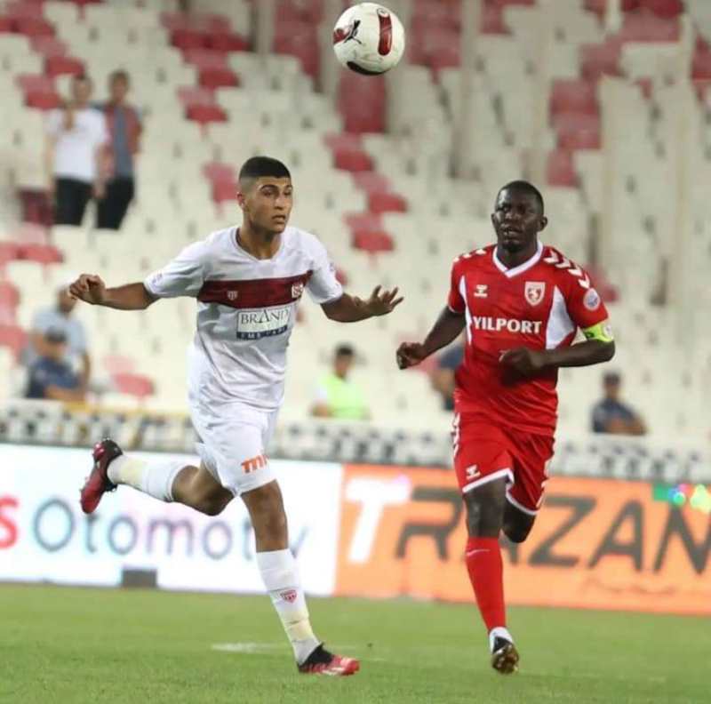 Batmanlı 17 yaşındaki libero Sivasspor'da 72 numaralı formayla ilk 11'de