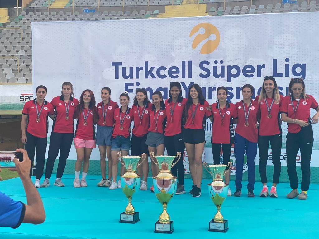 Petrolspor kadınlar atletizm takımı süper ligi 3 bitirdi