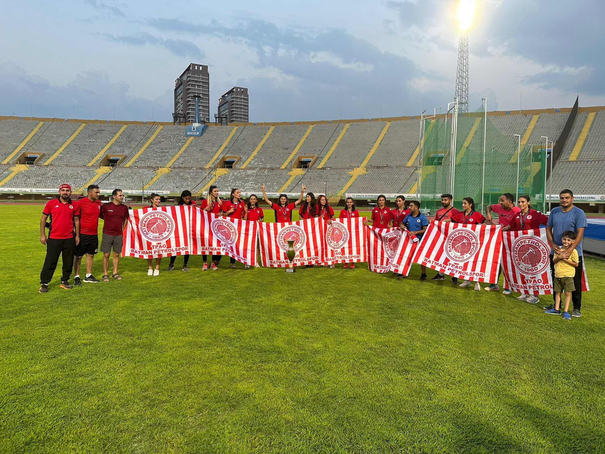 Petrolspor kadınlar atletizm takımı süper ligi 3 bitirdi