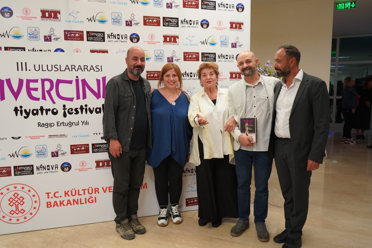 Van'da 3. Uluslararası Üvercinka Tiyatro Festivali başladı