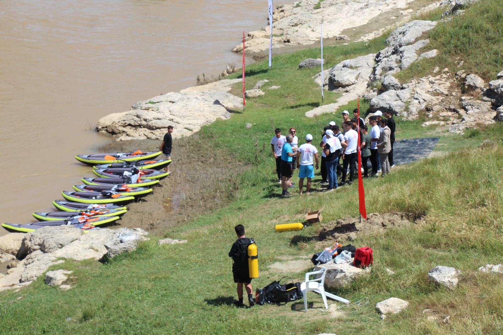 Gençler Tarihi ‘Avuska’ Köpründe Su Sporları Yaptı